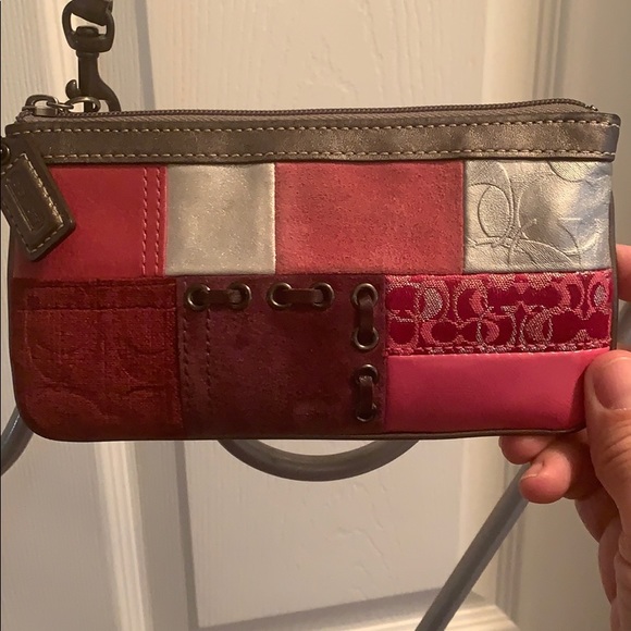 HOLIDAY COACH WRISTLET - Picture 6 of 7